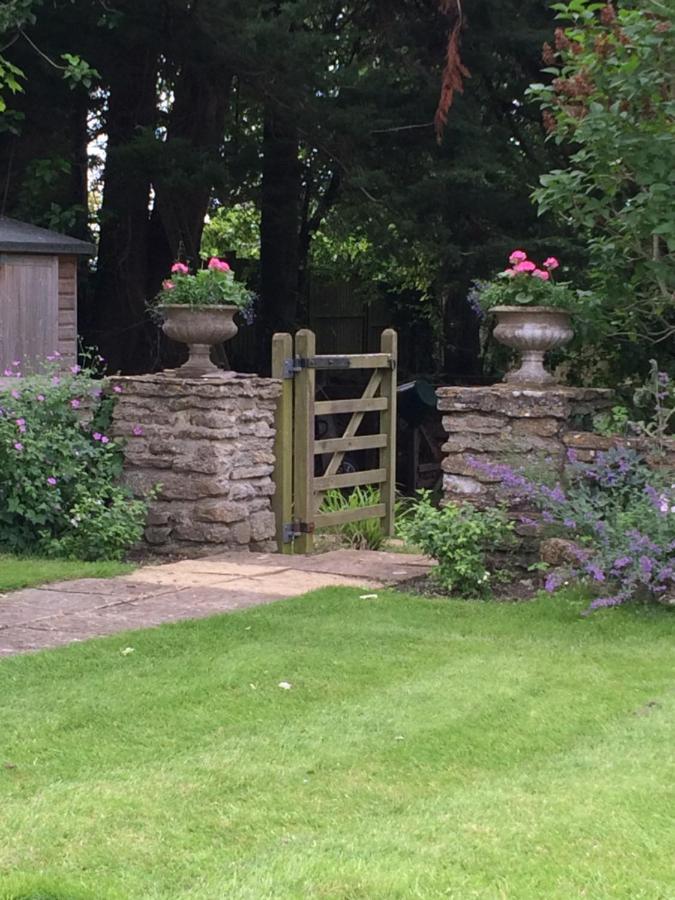 Hound House Bed & Breakfast Yetminster Exterior photo